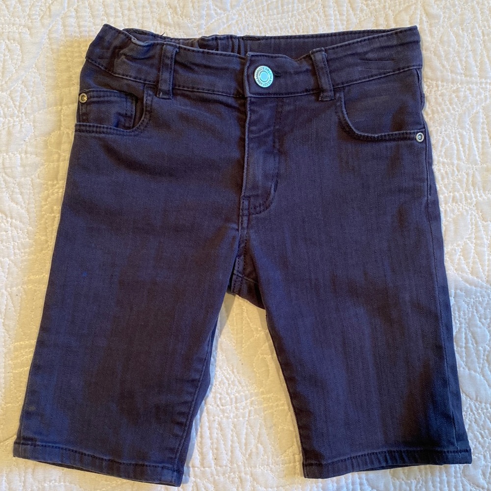 Dark Blue denim stretchy jean skinny shorts from H&M. Very stretchy size 5/6